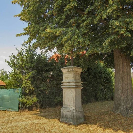 Kříž na okraji Dolní Dlouhé Loučky