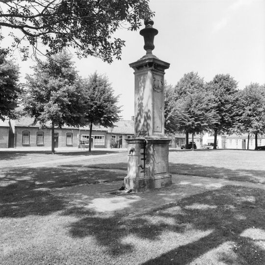 Pomp Dorpsplein, Nisse