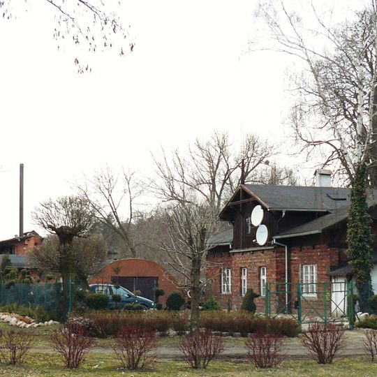 Dworzec kolejowy z peronem