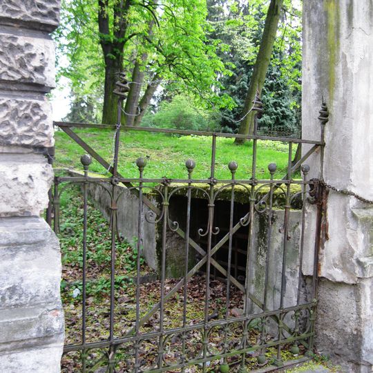 Minové chodby v Čechových a Smetanových sadech