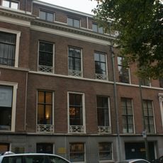 Statig woonhuis van harmonische architectuur