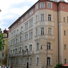 Doppelhausblock mit Nr. 18