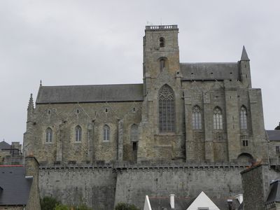 ベルナール・ビュッフェ,Eglise Notre-Dame a Lamballe Fichier:Lamballe - Collégiale Notre-Dame - 028.jpg — Wikipédia