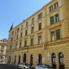 Wohn- und Geschäftshaus