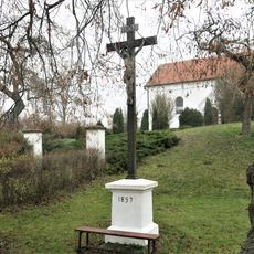 Kříž u zvonice ve Všejanech