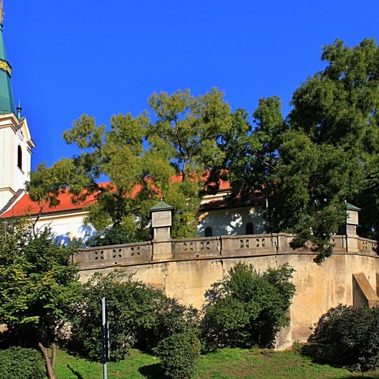 Areál kostola sv. Mikuláša, múr ohradný