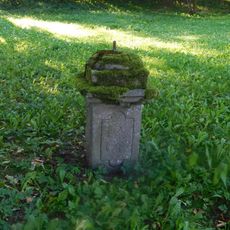 Podstavec neznámé památky (snad kříže) u silnice na Rájov v Mnichově