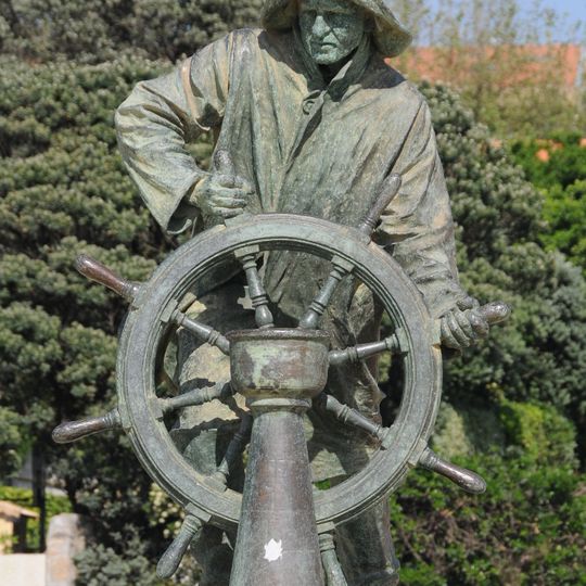 Homem do Leme statue