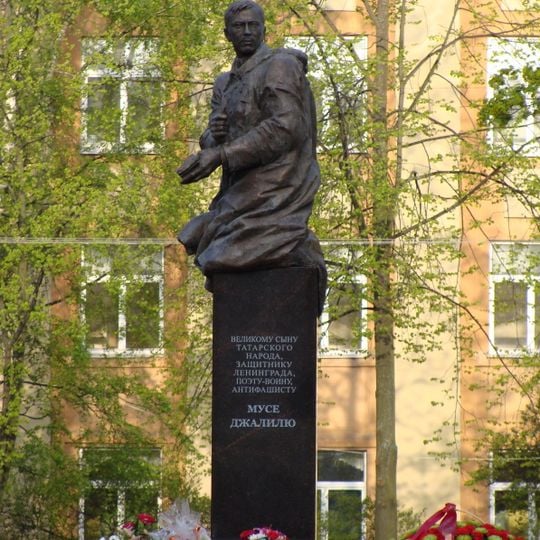 Муса Җәлил һәйкәле