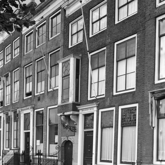 Huis met eenvoudige lijstgevel