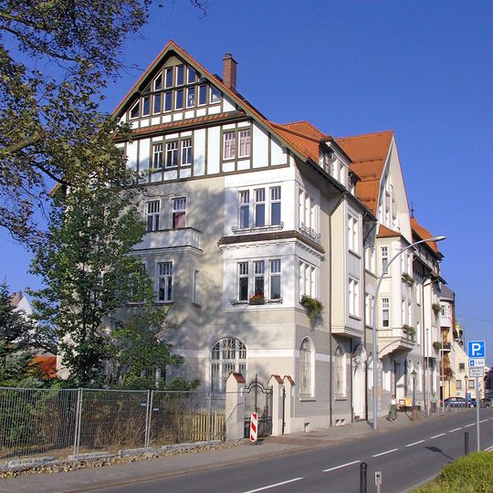 Rathaus und Gedenktafel für August Bebel Grünthaler Straße 28; 30