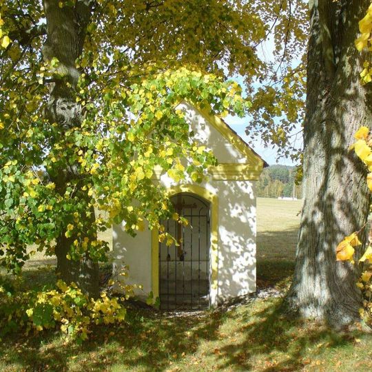 Kaplička u silnice z Mařenic do Cvikova