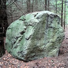 Varkalių miško akmuo