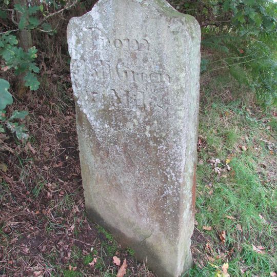 Macclesfield Canal: canal milestone at SJ 9274 7631