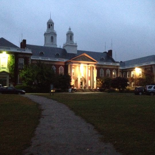 Newton City Hall and War Memorial