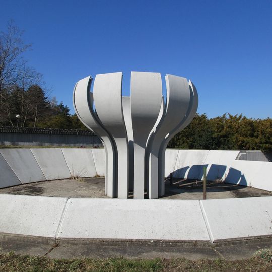 Fontána před budovou Koospolu