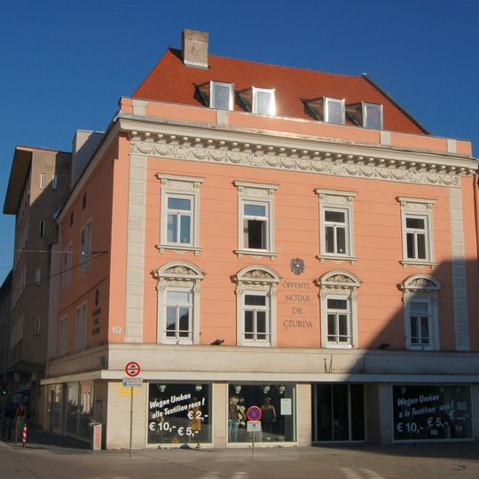 Wohn- und Geschäftshaus