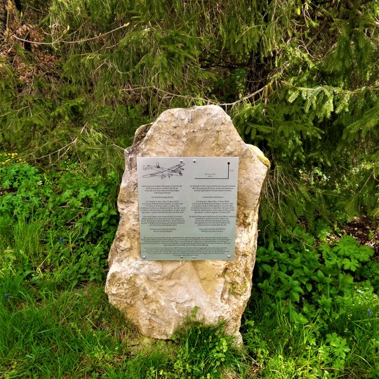 Gedenkstein für getötete Fliegersoldaten zwischen Laichingen und Hohenstadt