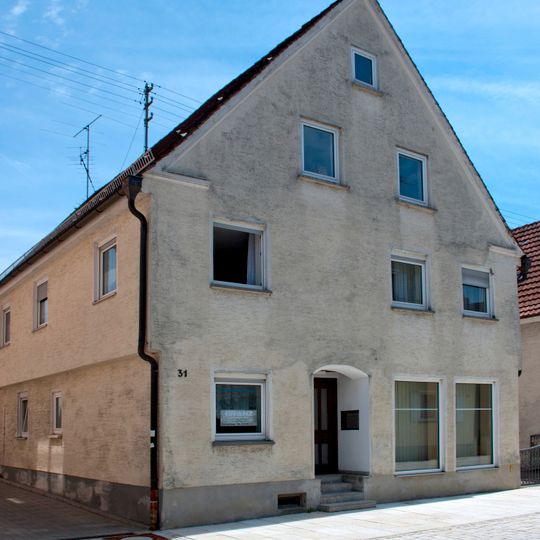 Wohn- und Geschäftshaus