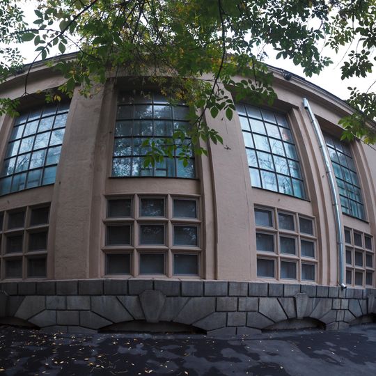 Электрическая станция с оградой