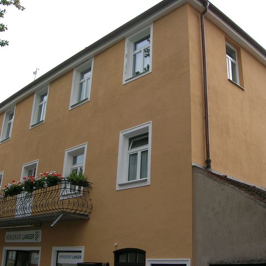 Wohn- und Geschäftshaus