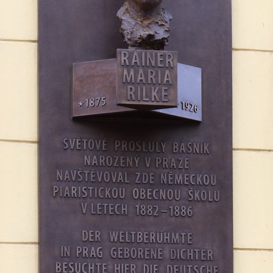 Pamětní deska Rainera Maria Rilkeho na budově školy Na Příkopě 856/16 v Praze