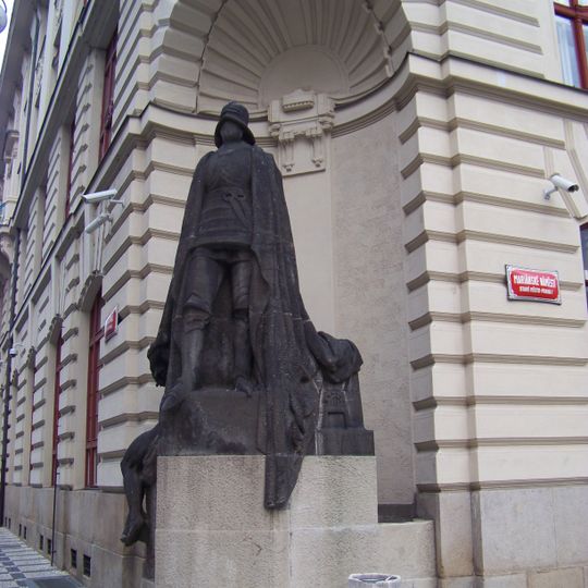 Socha Železný rytíř na rohu Nové radnice v Praze 1
