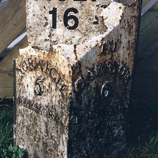 Milepost, N side of The Brickmakers PH