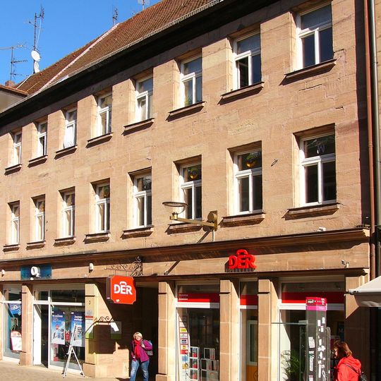 Wohn- und Geschäftshaus