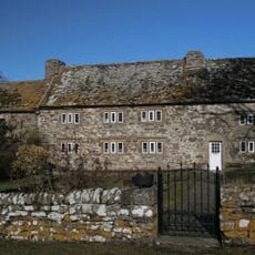 Westernhopeburn West Farmhouse and adjoining outbuilding