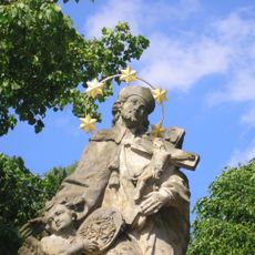 Socha svatého Jana Nepomuckého u kostela v Malé Skalici