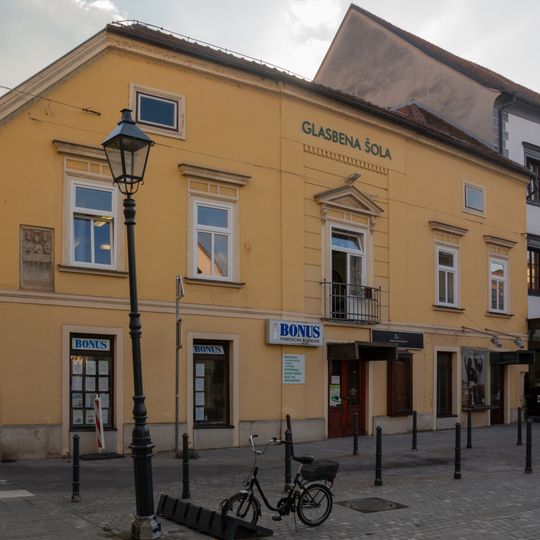 Hiša Slomškov trg 11