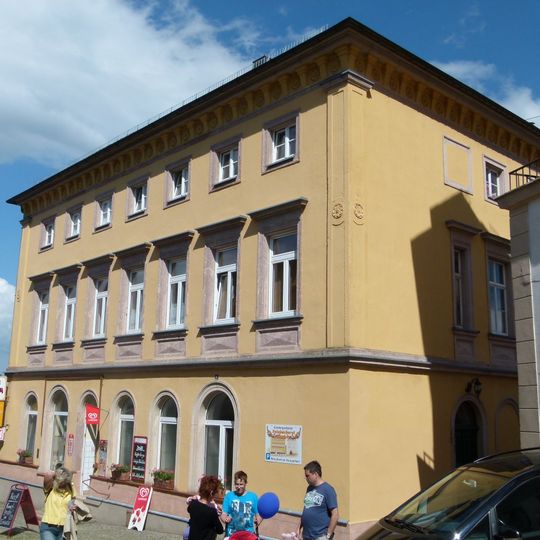 Wohnhaus in offener Bebauung Untere Schloßstraße 4