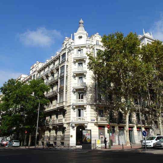 Tres edificios de viviendas para los hermanos Perlado Parra