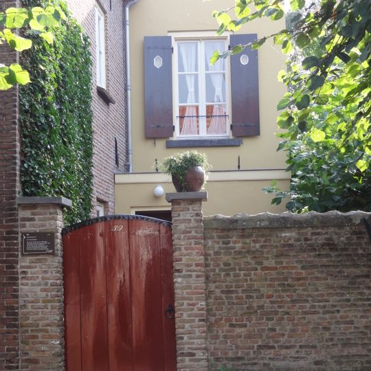 Herenhuis met verdieping en schilddak