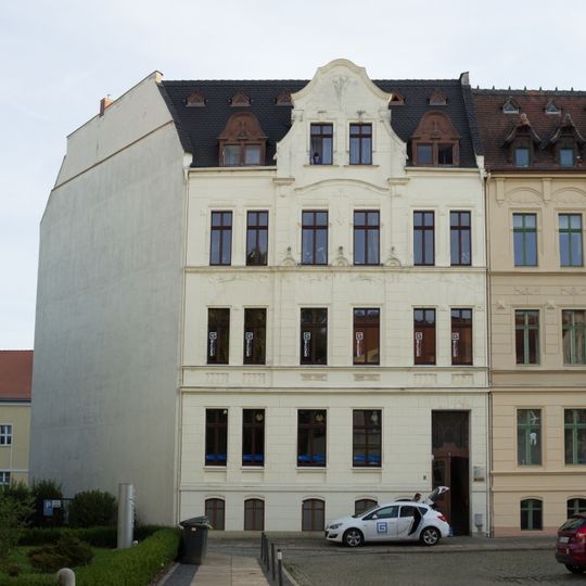 Mietshaus in nach rechts geschlossener Bebauung Konsulplatz 6