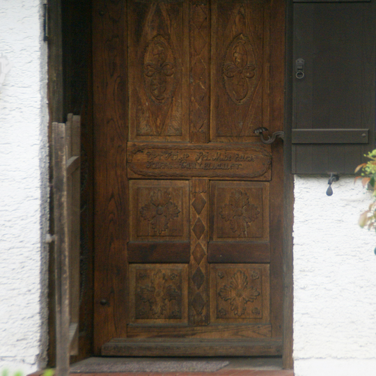 Geschnitzte Haustür