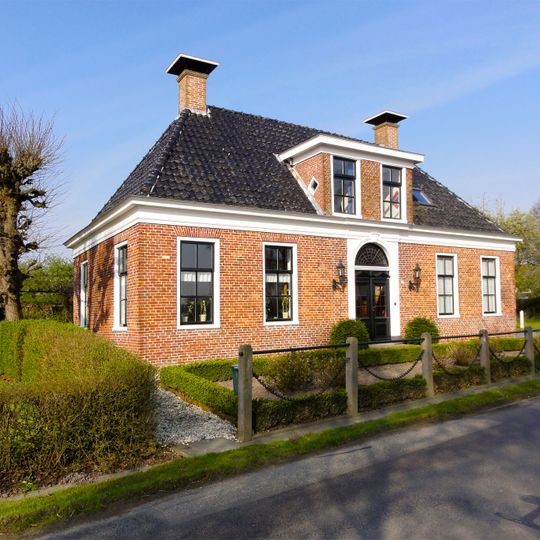 Renteniershuis met aangebouwde schuur
