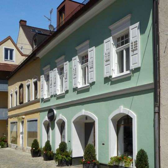 Wohn- und Geschäftshaus