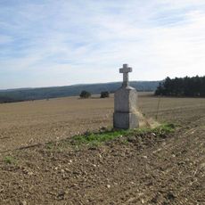 Kříž v poli západně od Vysočan