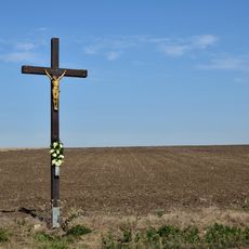 Kříž u hřbitova v Morech u Podbořan