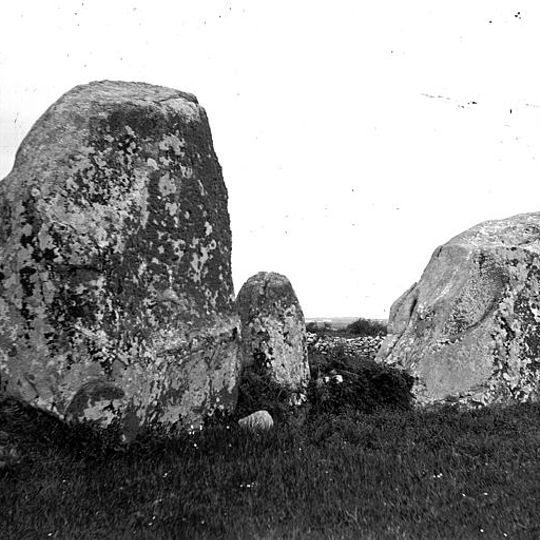 Vingt-sept menhirs dits de Sainte-Barbe
