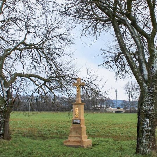 Kříž západně od Bohuňovic u silnice