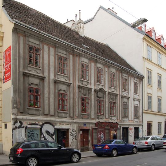 Miethaus, Zum goldenen Becher