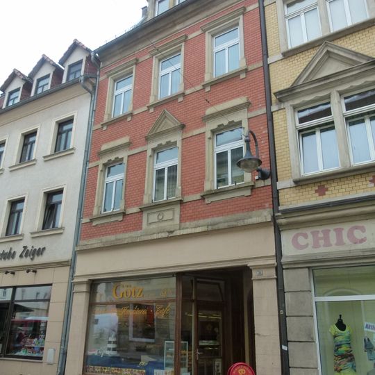 Mietshaus mit Laden in geschlossener Bebauung Robert-Koch-Straße 36
