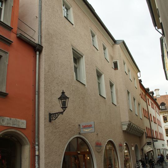 Wohn- und Geschäftshaus