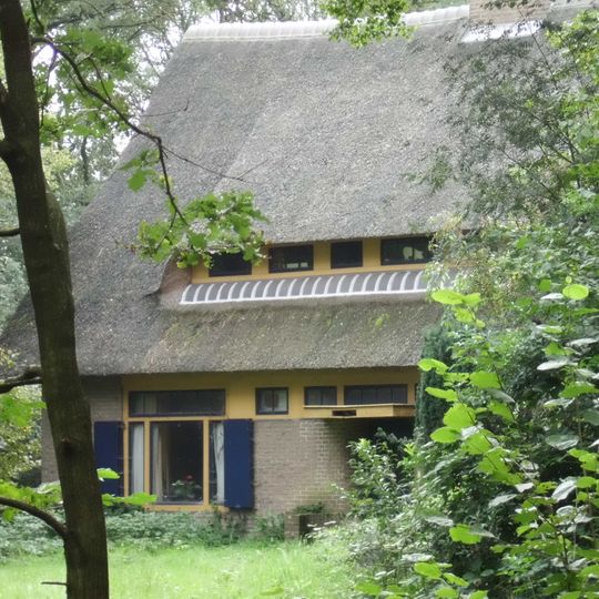 Woonhuis met invloeden vanuit de Amsterdamse School en de Gooise landhuisstijl