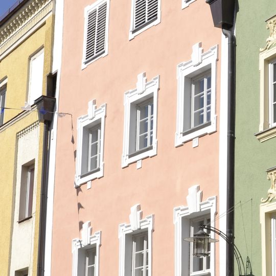 Wohn- und Geschäftshaus