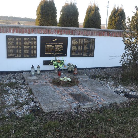 Památník zemřelých řeckých emigrantů v Nových Syrovicích