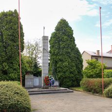 Pomník padlým v Chromči na návsi